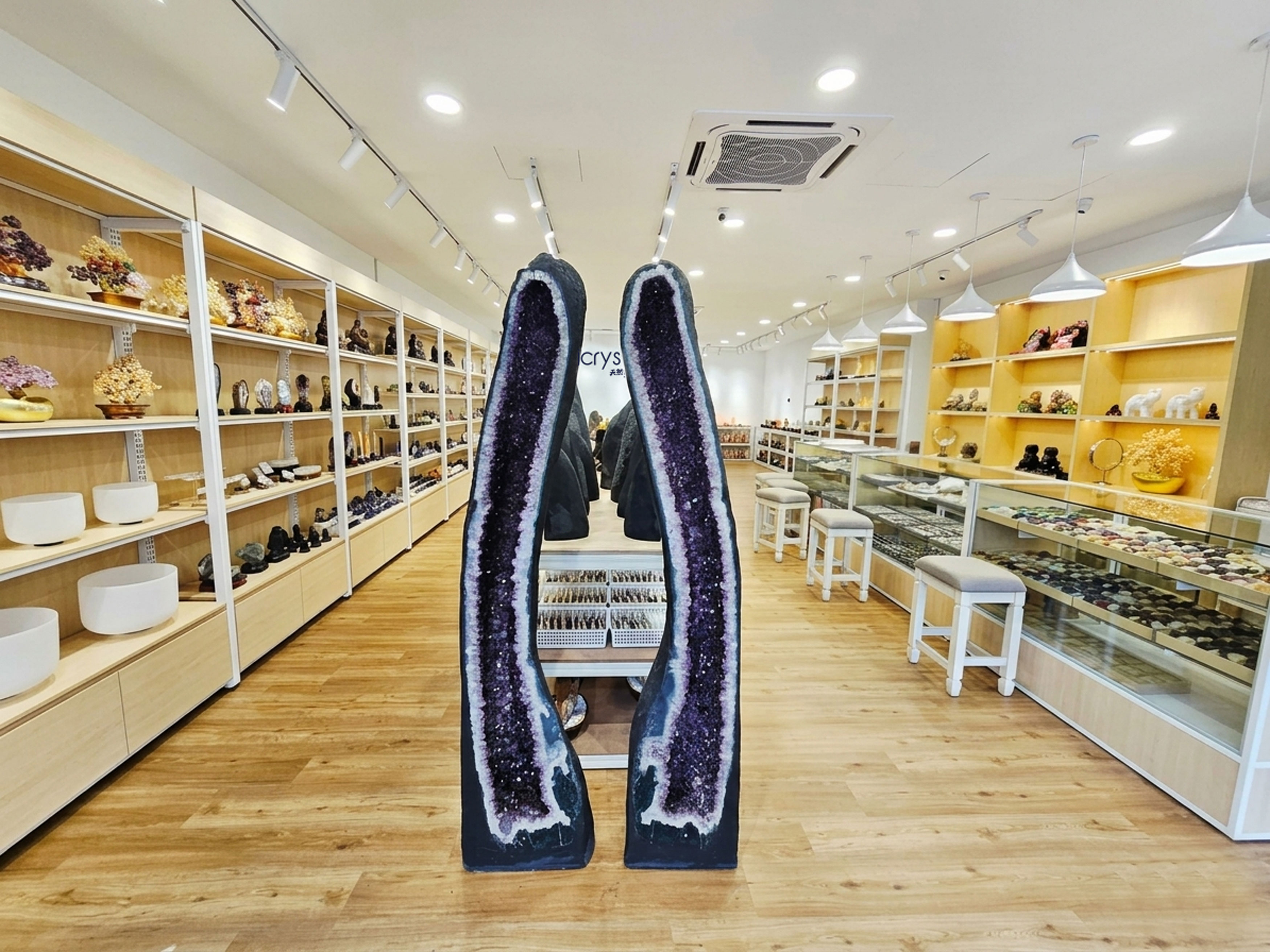 ICRYSTAL Store Interior